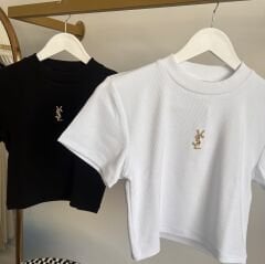 YSL METAL AKSESUAR DETALI CROP TİŞÖRT