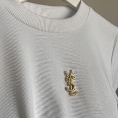 YSL METAL AKSESUAR DETALI CROP TİŞÖRT