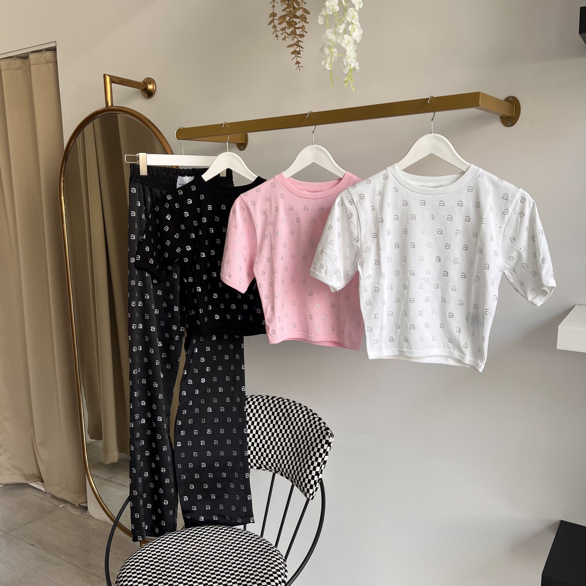 Al*xanderWang  a TAŞ DETAYLI CROP TİŞÖRT