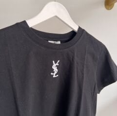 YSL NAKIŞ LOGO DETAYLI T-SHIRT