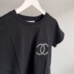 Ch*nel KUMAŞ NAKIŞ LOGO DETAYLI T-SHIRT