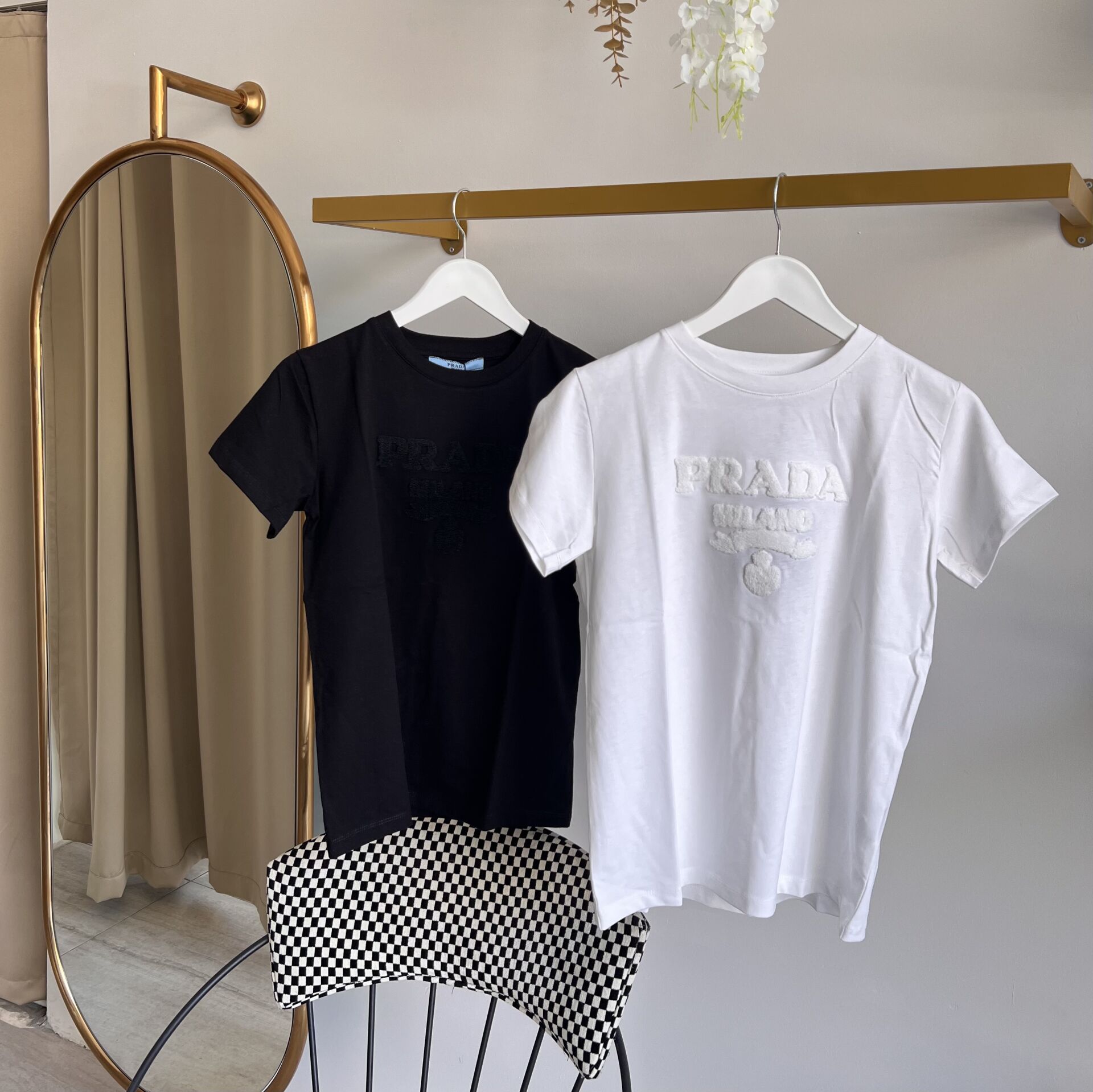 Pr*da KABARTMALI NAKIŞ LOGO DETAYLI T-SHIRT