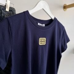 Miu NAKIŞ LOGO DETAYLI LACİVERT T-SHIRT