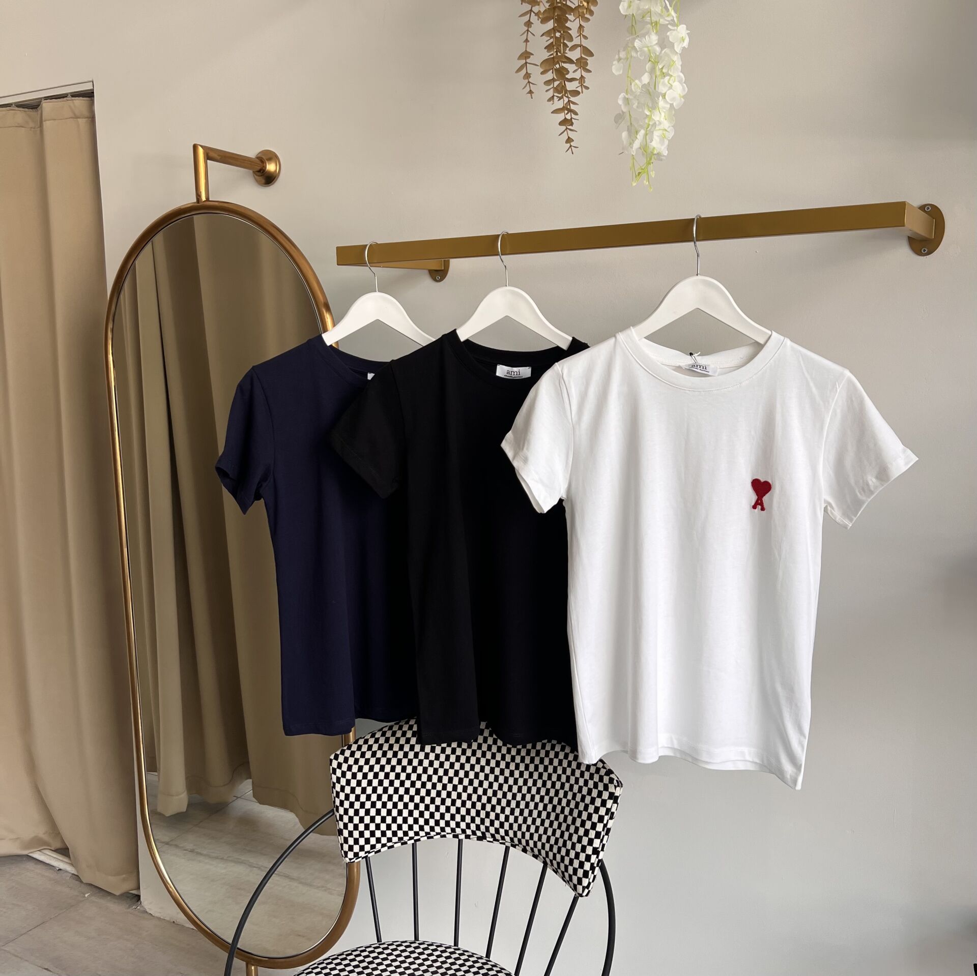 A NAKIŞ LOGO DETAYLI PREMIUM T-SHIRT