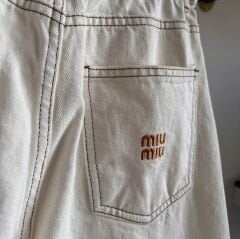 M!U M!U NAKIŞ LOGO DETAYLI BEYAZ JEAN